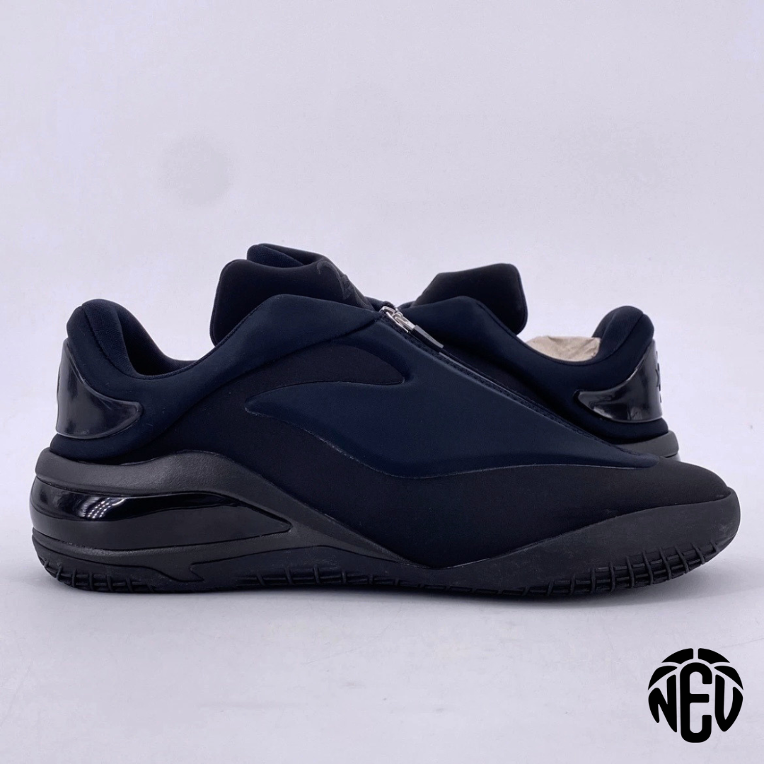 SHAI 001 Charm Black